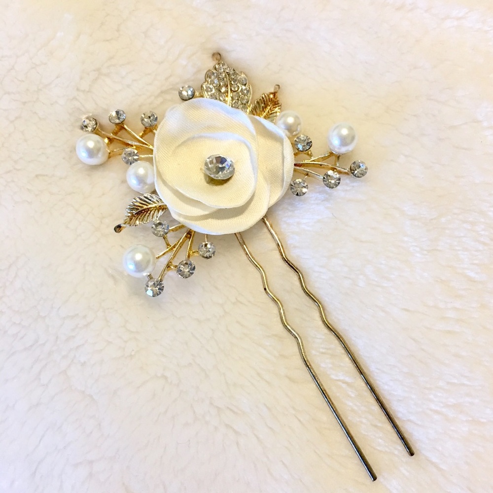 Pearl and crystal flower bridal hair pin